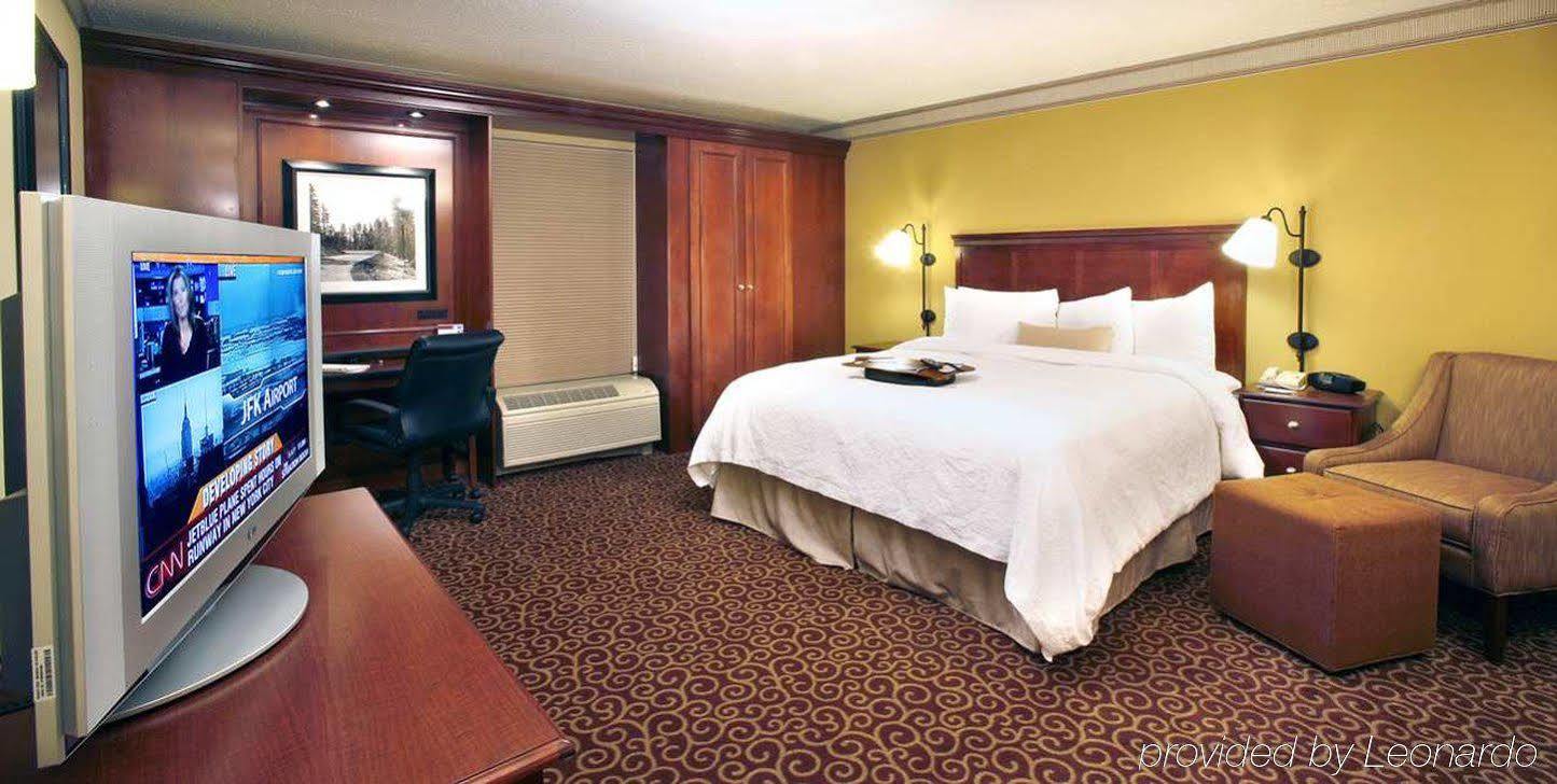 Hampton Boston / Hotel